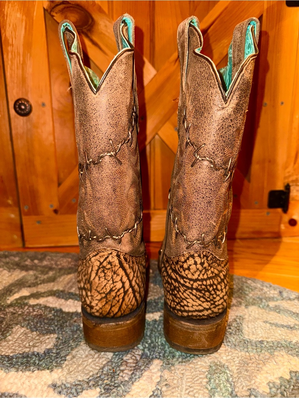 Corral Women’s Brown Barbed Wire Cowboy Boots with Turquoise Lining - Picture 6 of 10